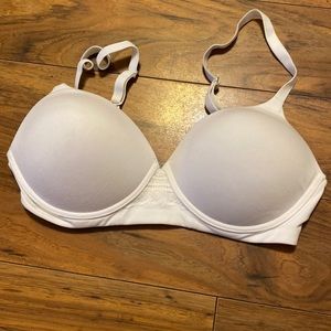 Hanes t-shirt bra size M/M.